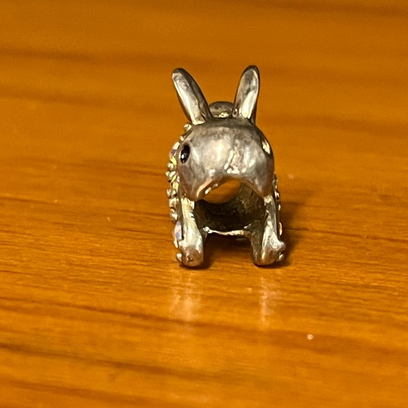 💕 3/$10 Bunny Rabbit Sliding Charm - Picture 4 of 5